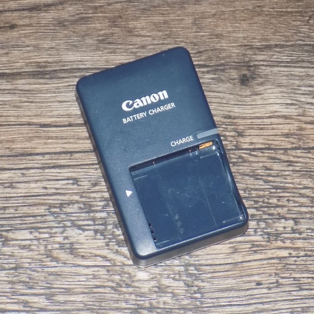 Canon Battery Charger Unisex OS Black Excellent CB-2LV G Wall Plug NB-4L
